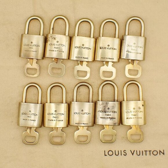 LOUIS VUITTON LV 10 Set Padlock Key Bag Charm Cadena Gold Plated France - Picture 12 of 16